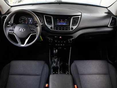 Used 2017 Hyundai Tucson SE w/ SE Popular Package 02