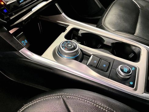 Certified 2022 Ford Explorer Limited w/ Limited Technology Package image 16