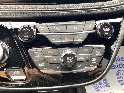 New 2027 Chrysler Pacifica Select FWD image 35