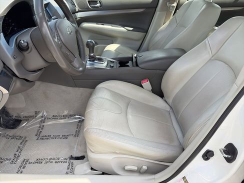 Used 2015 INFINITI Q40 w/ Moonroof Package RWD image 18