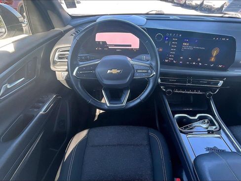Used 2024 Chevrolet Traverse LT AWD/4WD image 8