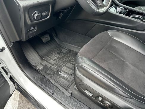 Used 2023 Jeep Grand Cherokee L Laredo RWD image 18