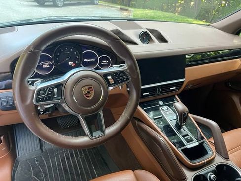 Used 2023 Porsche Cayenne Platinum Edition AWD/4WD image 6