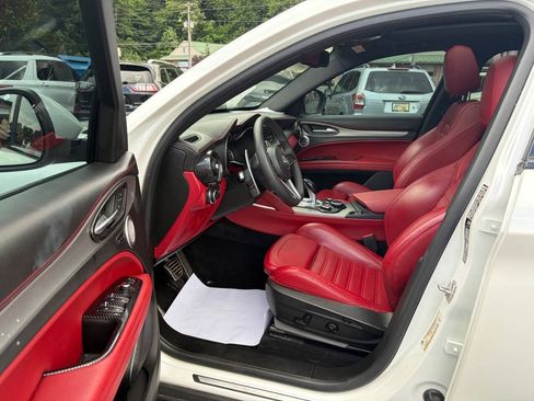 Used 2019 Alfa Romeo Stelvio Ti Sport w/ Quick Order Package 22S Sport AWD/4WD image 11