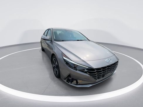 Used 2023 Hyundai Elantra Limited FWD image 2