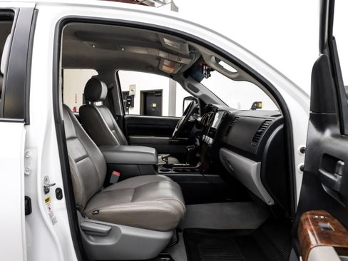 Used 2010 Toyota Tundra 4x4 CrewMax image 35