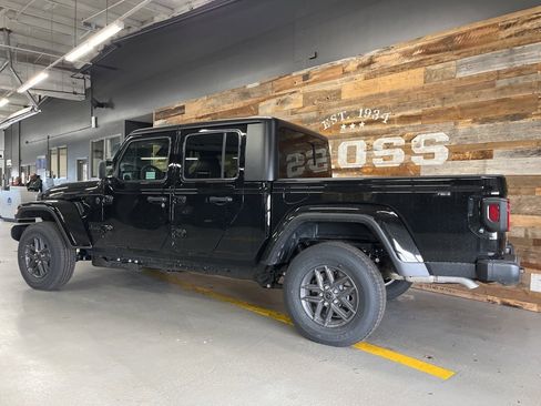 New 2026 Jeep Gladiator Sport image 20