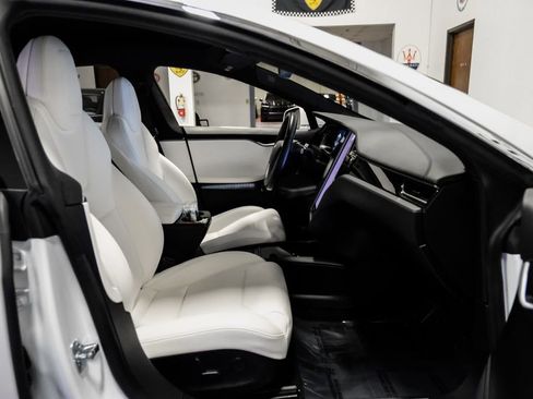 Used 2019 Tesla Model S Performance image 29