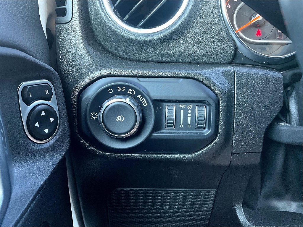 Used 2022 Jeep Wrangler Unlimited Sahara w/ Safety Group AWD/4WD image 17