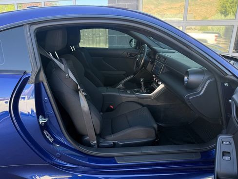 Used 2023 Toyota GR86 w/ ALL Weather Mat Package (TMS) RWD image 33