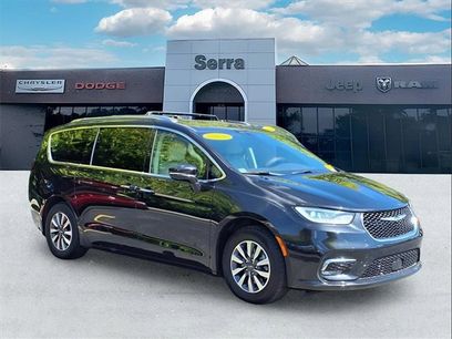 Used 2021 Chrysler Pacifica Touring-L