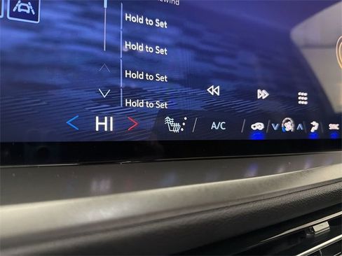 Certified 2025 Chevrolet Traverse LT image 27