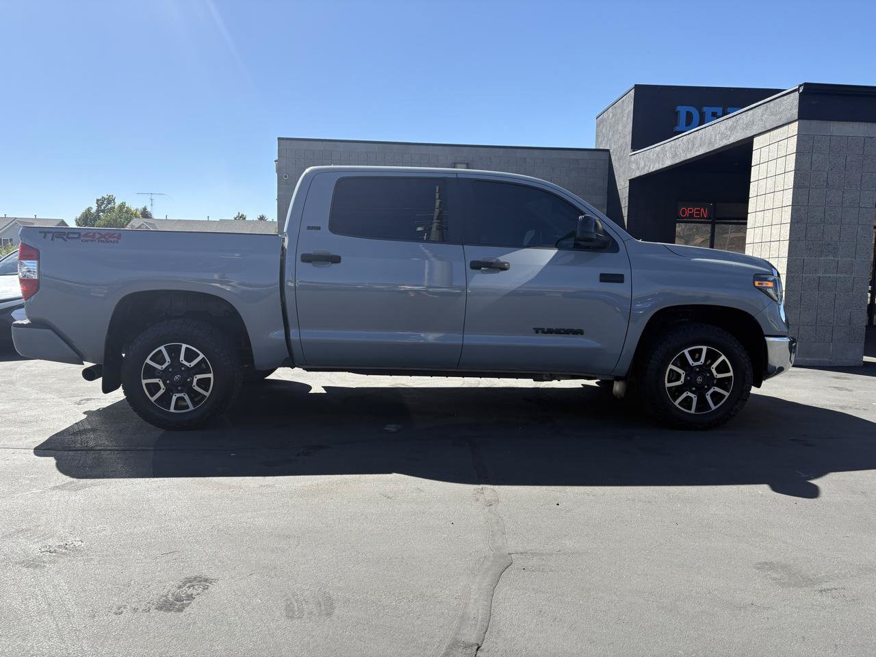 Used 2020 Toyota Tundra SR5 w/ TRD Off-Road Package AWD/4WD image 4