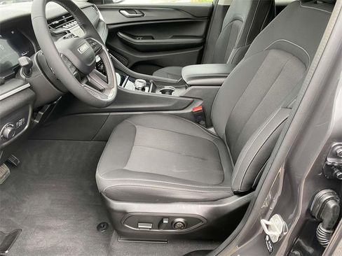 Used 2023 Jeep Grand Cherokee L Laredo image 12