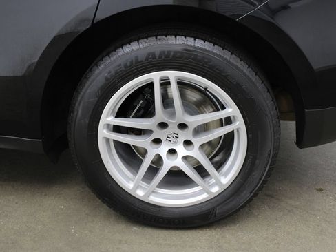 Used 2020 Porsche Macan AWD/4WD image 13
