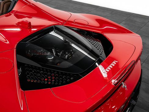 Used 2023 Ferrari SF90 Spider image 23