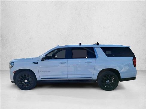 Used 2021 GMC Yukon XL Denali w/ Denali Premium Package image 8