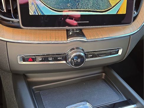 New 2026 Volvo XC60 B5 Plus w/ Protection Package Premier image 28