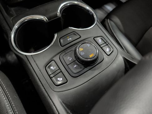 Used 2022 GMC Terrain SLT w/ Tech Package image 11