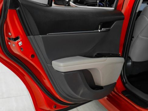 Used 2019 Toyota Camry SE image 42