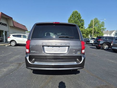 Used 2019 Dodge Grand Caravan SXT FWD image 4