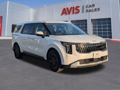 Used 2025 Kia Carnival image 9
