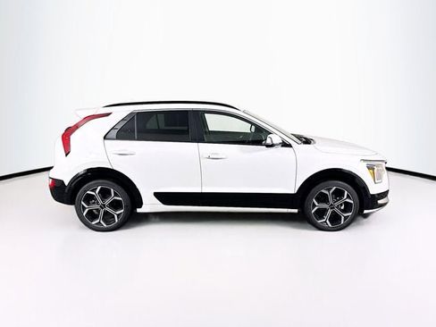 Certified 2023 Kia Niro EX Touring image 4