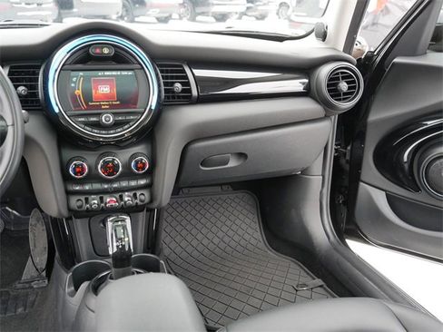 Used 2020 MINI Cooper 4-Door Hardtop w/ Premium Package image 23