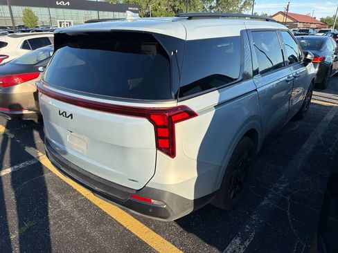 Used 2025 Kia Carnival SX w/ SX Dark Edition Package FWD image 4