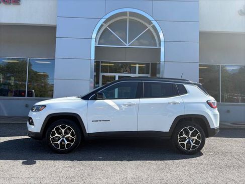 Certified 2025 Jeep Compass Limited AWD/4WD image 2