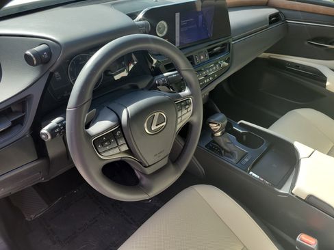 Used 2024 Lexus ES 250 w/ Premium Package image 23
