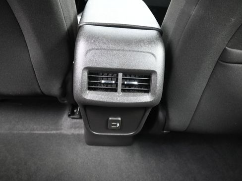 Used 2024 Chevrolet Equinox LS image 25