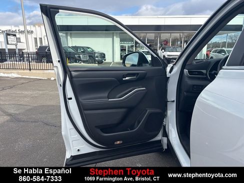 Used 2024 Toyota Highlander XLE image 14