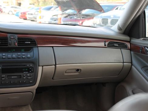 Used 2000 Cadillac De Ville w/ Comfort/Convenience Pkg image 38
