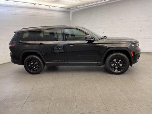 New 2025 Jeep Grand Cherokee L Altitude image 2