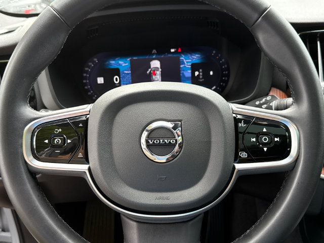 Certified 2024 Volvo XC60 B5 Plus w/ Climate Package AWD/4WD image 11