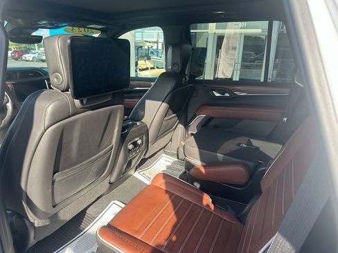 Used 2023 GMC Yukon Denali Ultimate image 10