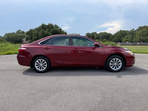 Used 2017 Toyota Camry LE FWD image 6
