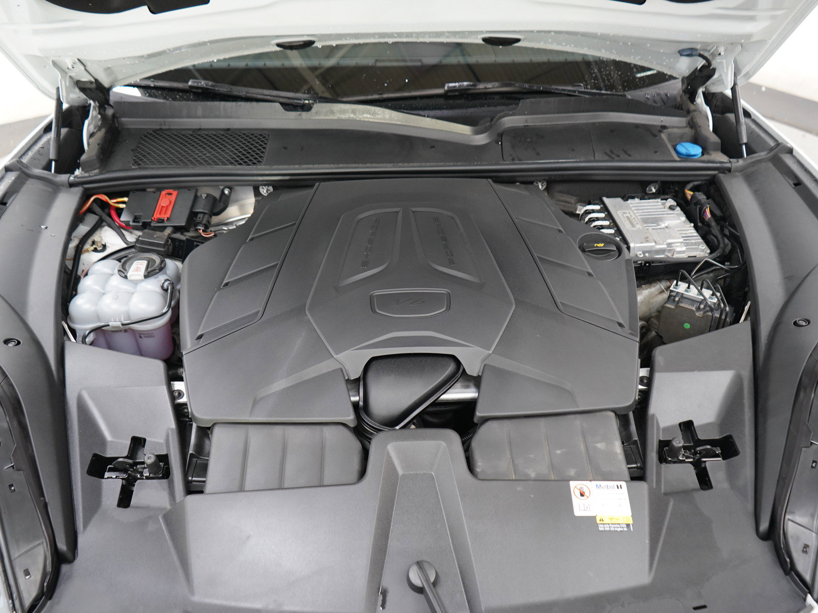 Used 2024 Porsche Cayenne Coupe AWD/4WD image 33