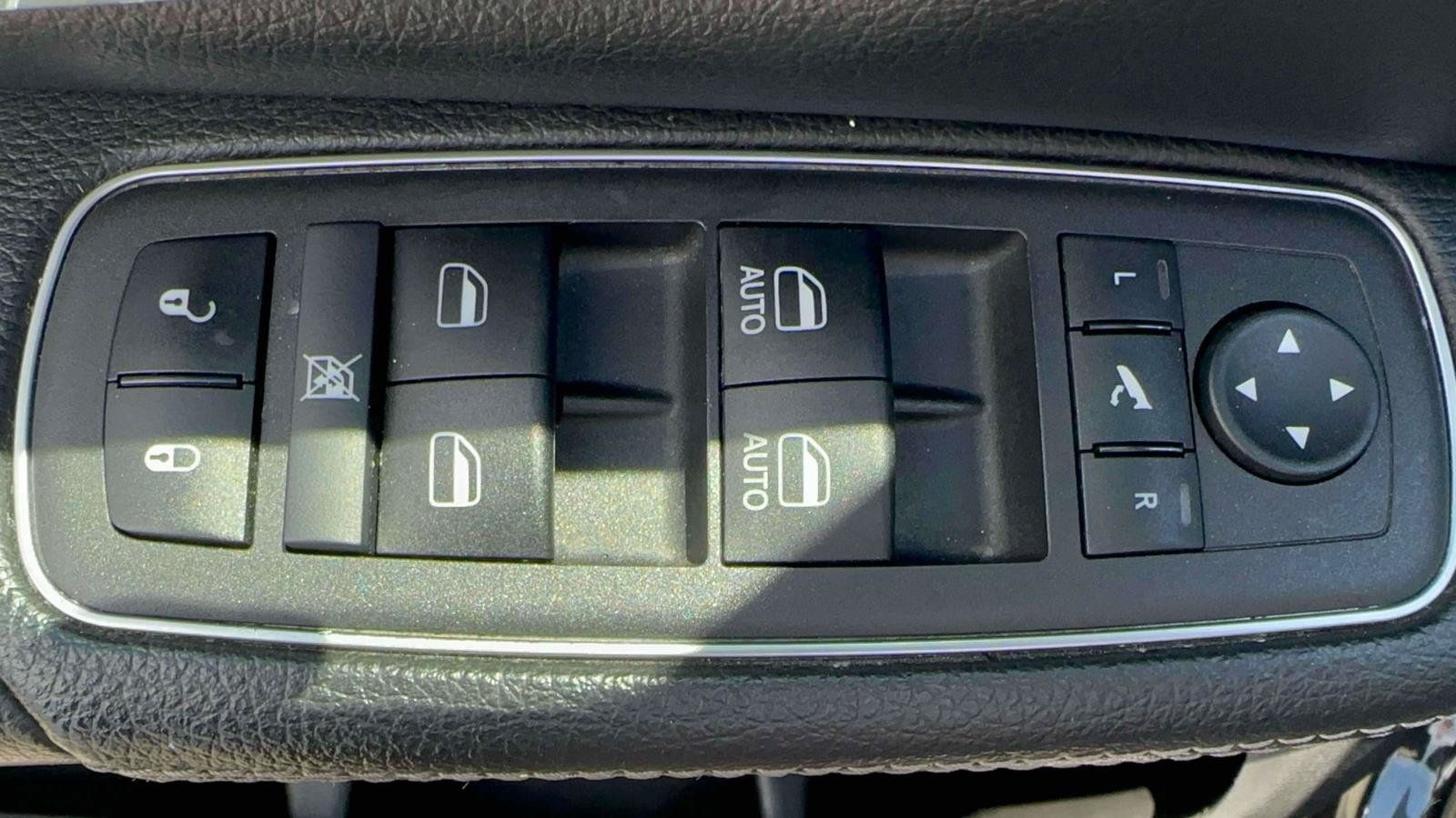 Used 2024 RAM 1500 Laramie AWD/4WD image 14