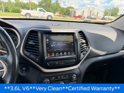 Used 2018 Jeep Cherokee Limited w/ Luxury Group AWD/4WD image 32