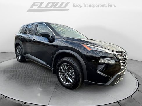 Used 2025 Nissan Rogue S image 1