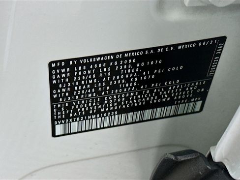 Used 2022 Volkswagen Taos SEL image 12
