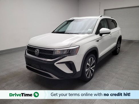 Used 2023 Volkswagen Taos SE image 1