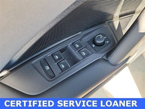 New 2025 Volkswagen Tiguan SE image 11