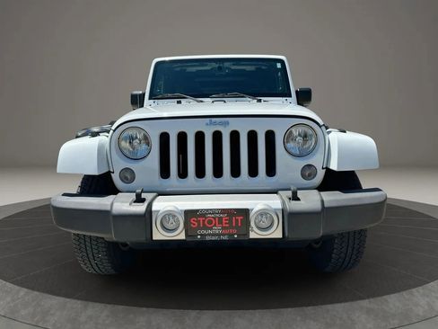 Used 2014 Jeep Wrangler Unlimited Sahara w/ Dual Top Group AWD/4WD image 2