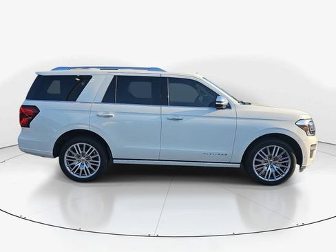 Used 2022 Ford Expedition Platinum RWD image 2