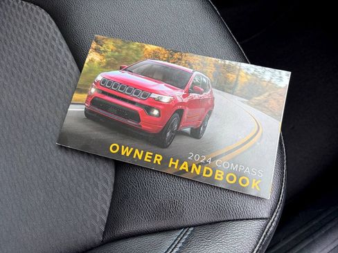 Used 2024 Jeep Compass Latitude AWD/4WD image 27