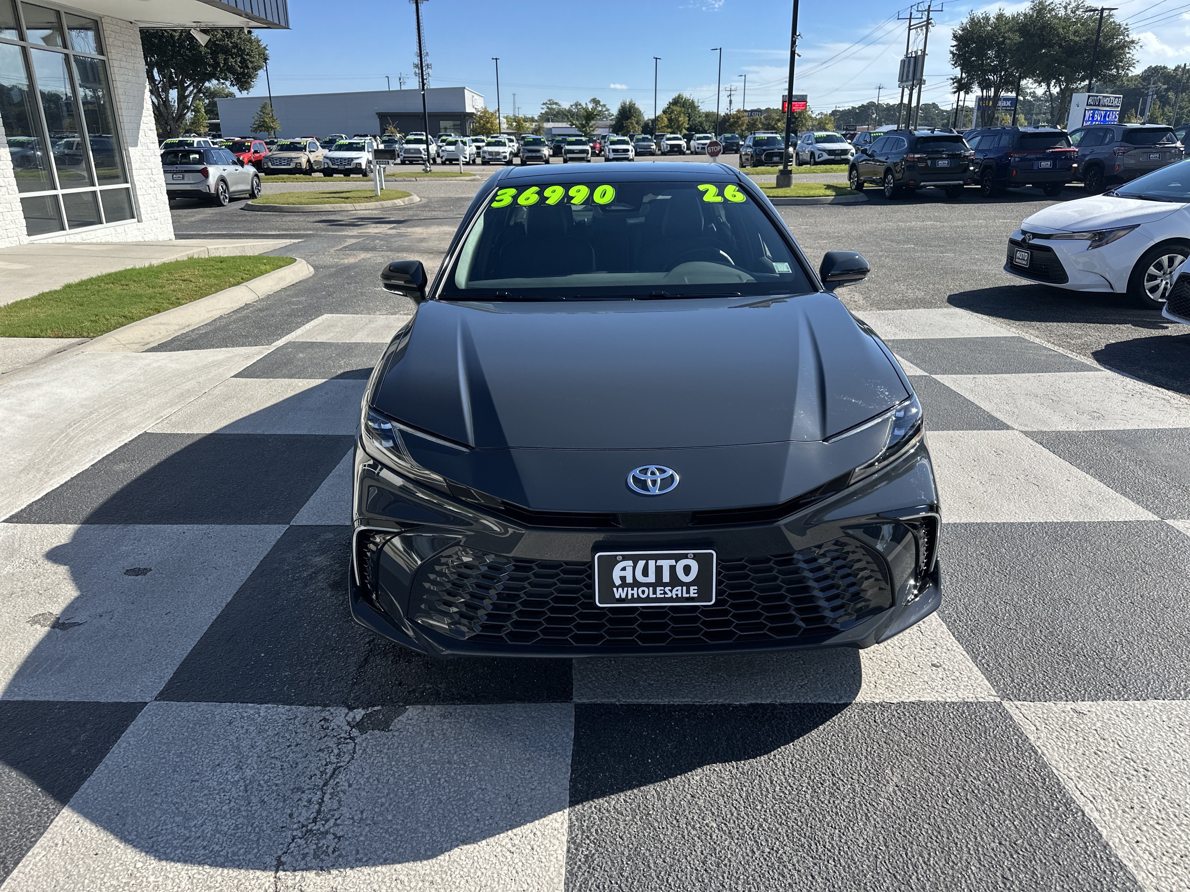 Used 2026 Toyota Camry Hybrid FWD image 2