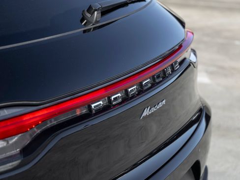 Certified 2021 Porsche Macan AWD/4WD image 19